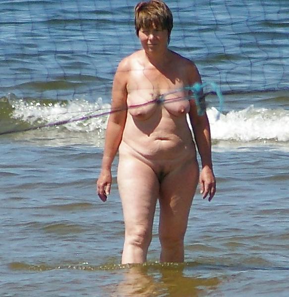 14P Nude beach