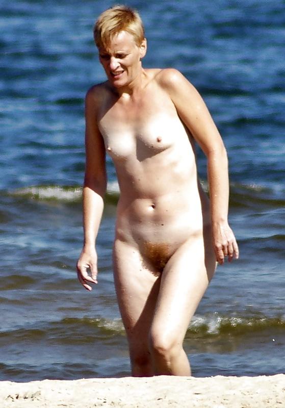 14P Nude beach