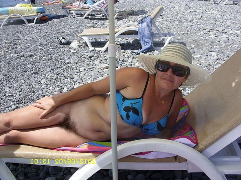 16P 815 - beach voyeur public nudity flashing bikini girls