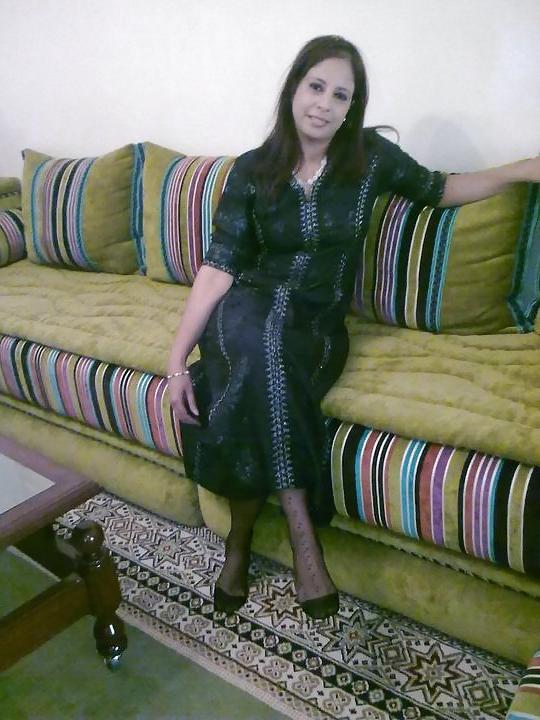25P Arab Girl Flashing 4