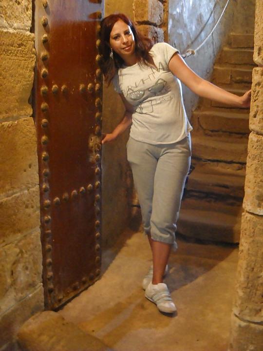 25P Arab Girl Flashing 4