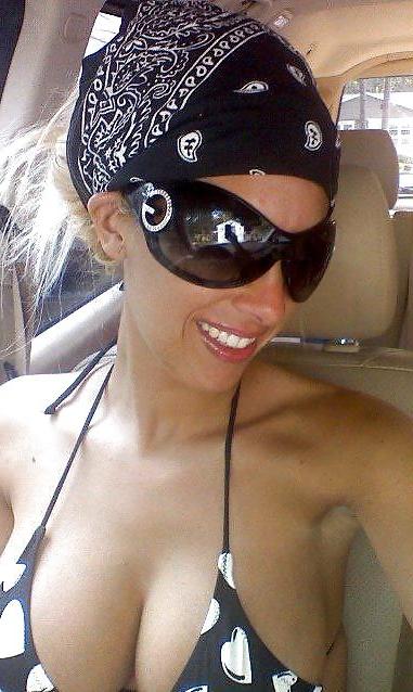 25P Arab Girl Flashing 4
