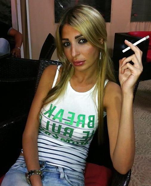 25P Arab Girl Flashing 4
