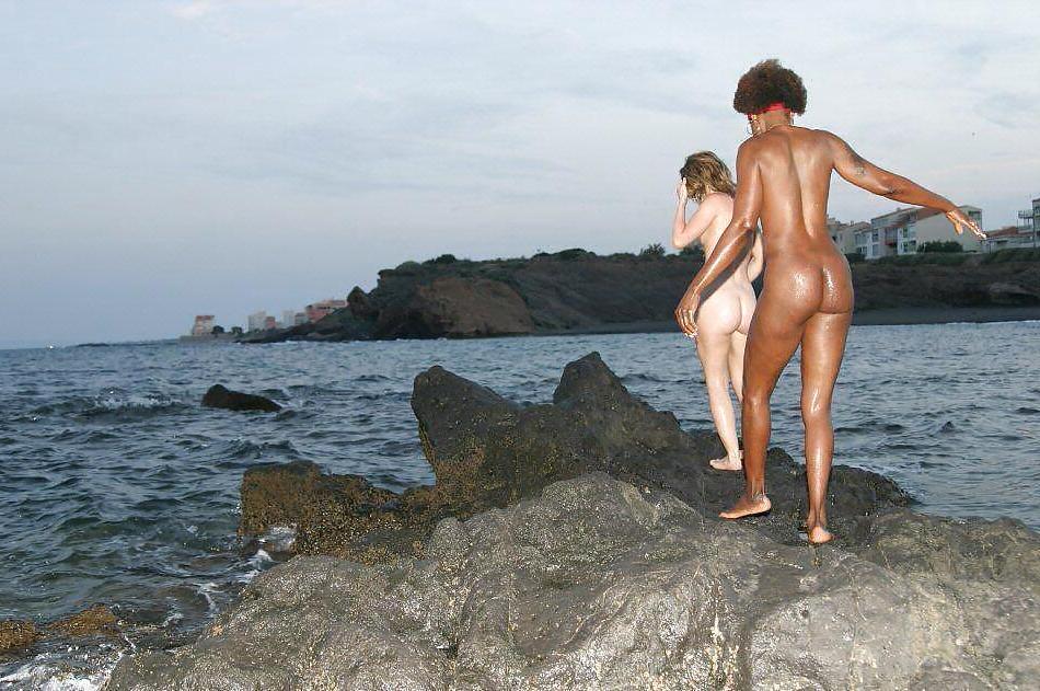 25P Nude Beach Babes