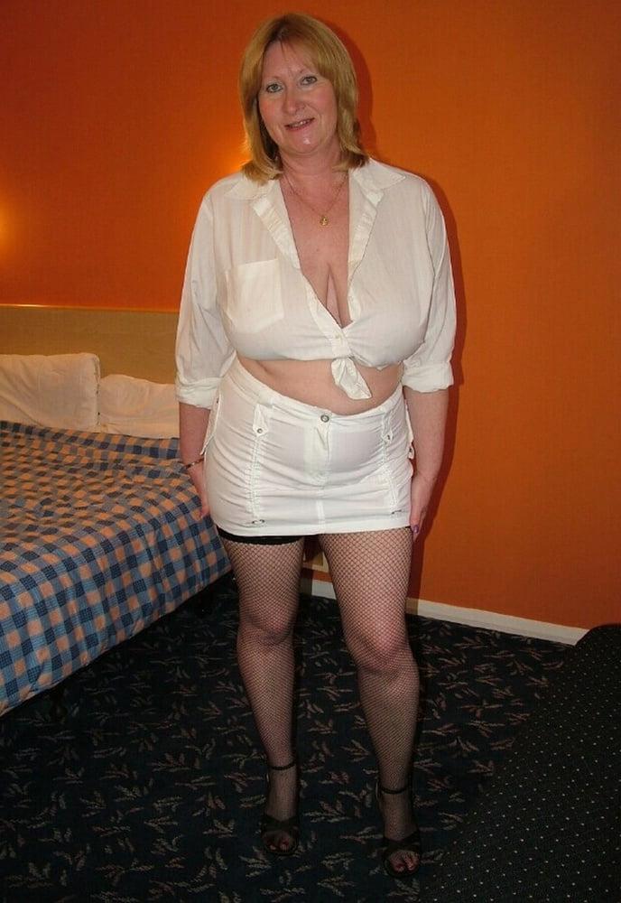 25P hairy pussy for matures