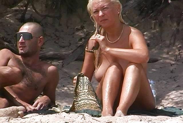 25P Mature Beach Nudists
