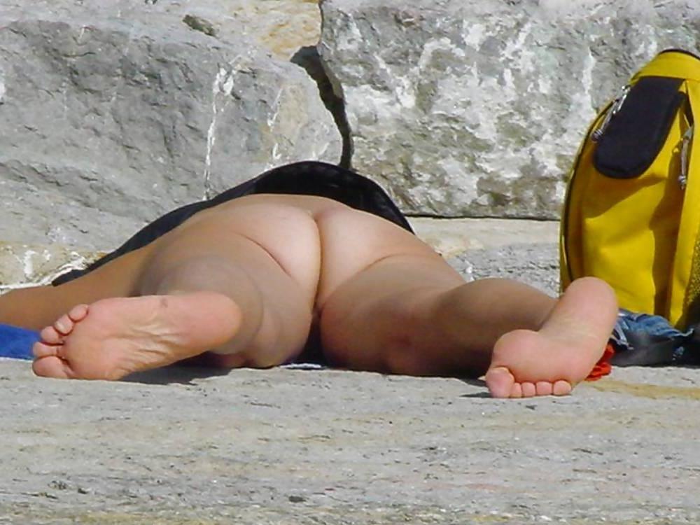 25P Mature Beach Nudists