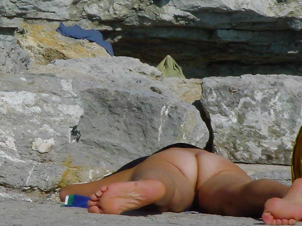 25P Mature Beach Nudists