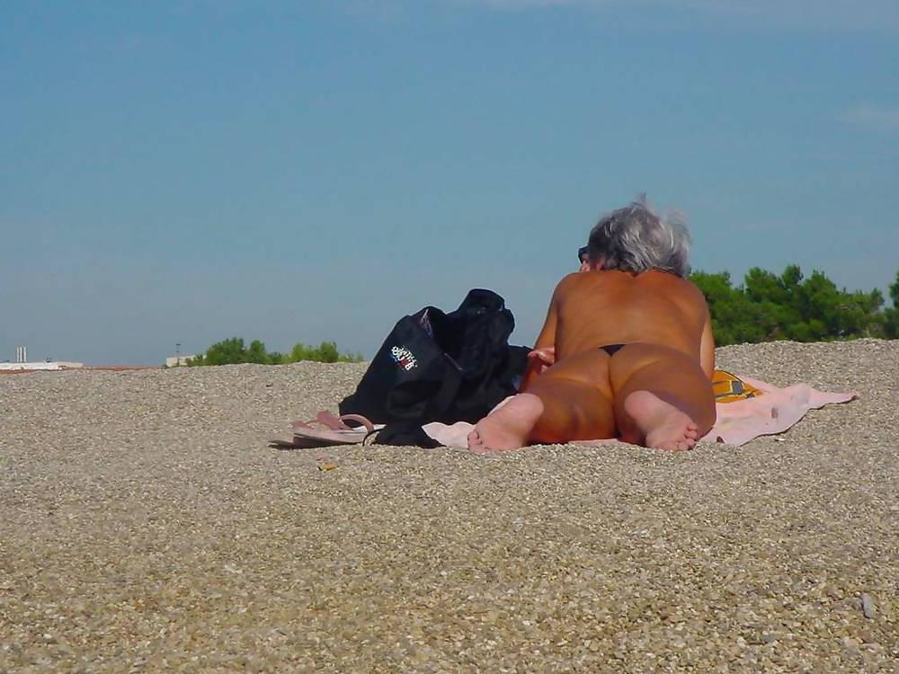 25P Mature Beach Nudists