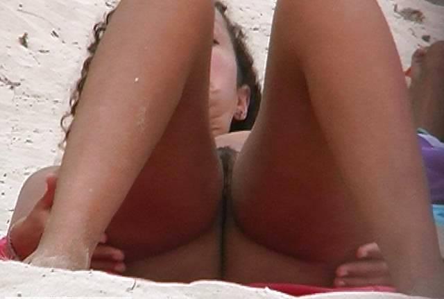 25P Mature Beach Nudists