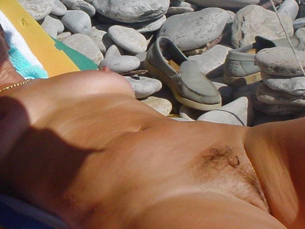25P Mature Beach Nudists