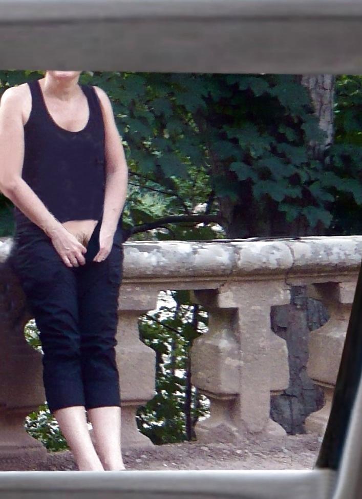 6P Flashing her Hairy Snatch - Public