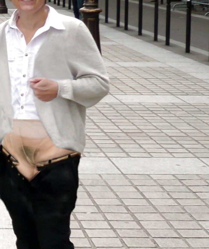 6P Flashing her Hairy Snatch - Public