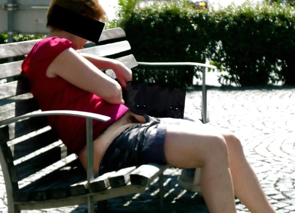 6P Flashing her Hairy Snatch - Public
