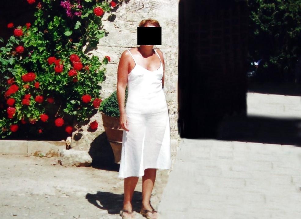 6P Flashing her Hairy Snatch - Public