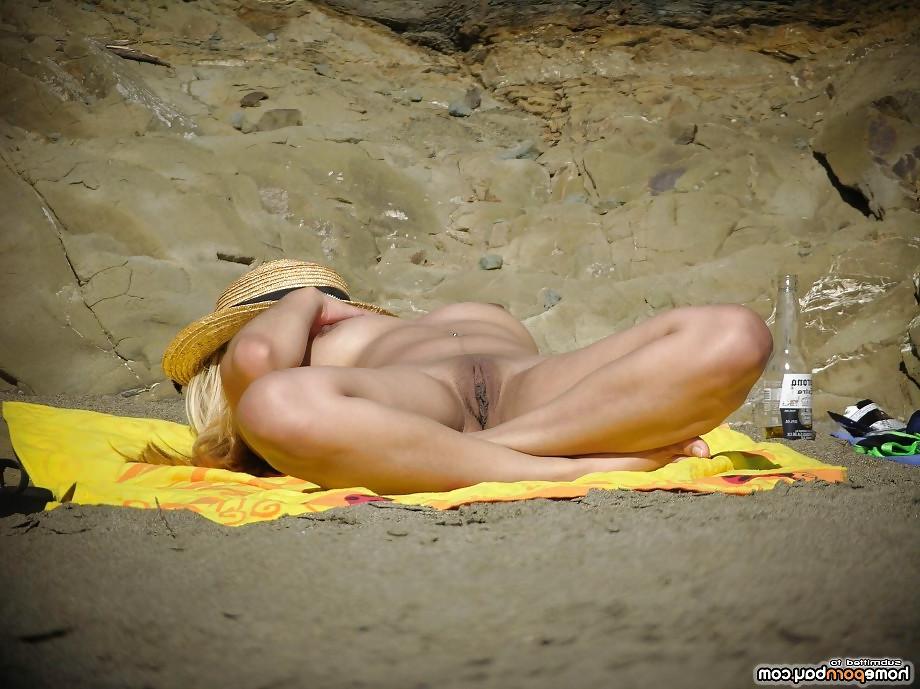 24P Hot babe beach sex