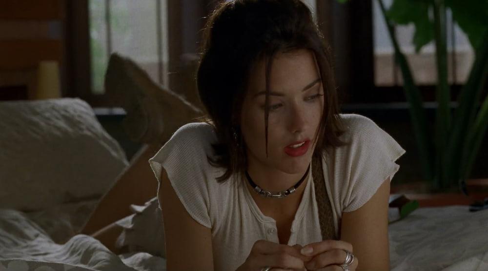 25P Tea Leoni's Legs in Bad Boys