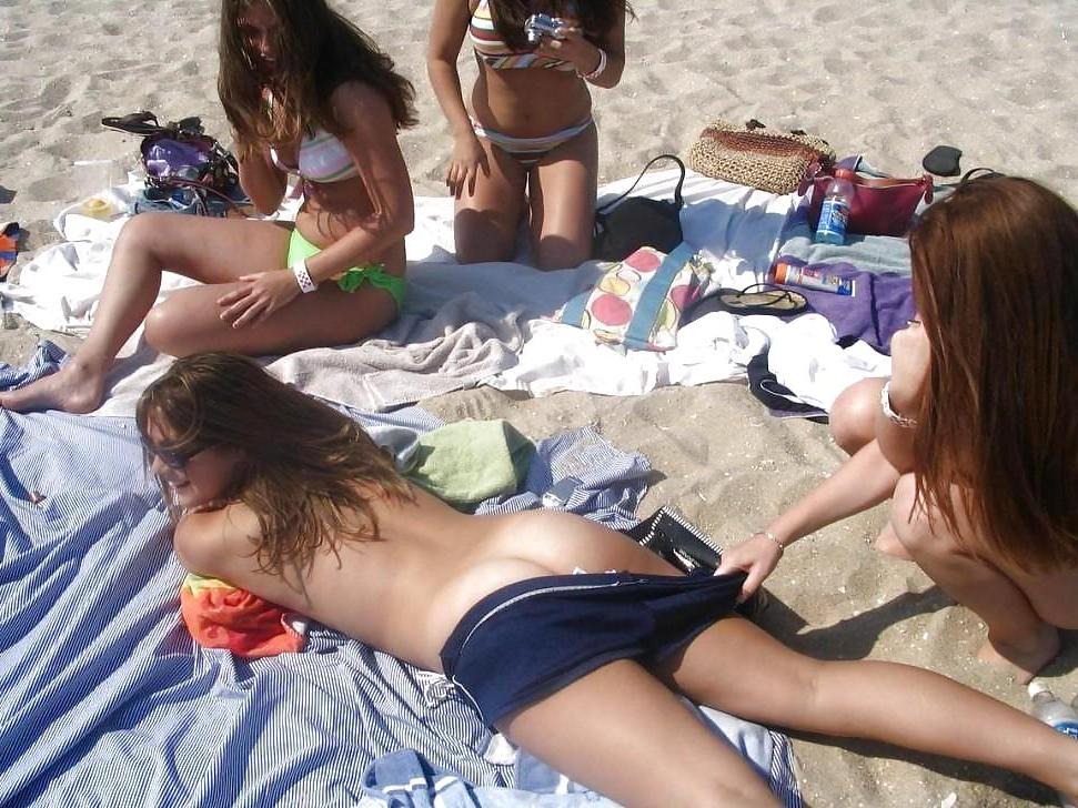 25P Nude Beach Fun
