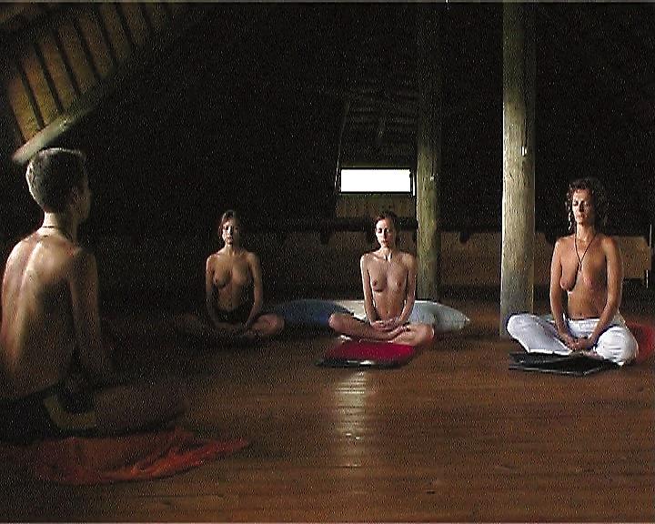 6P Nude yoga