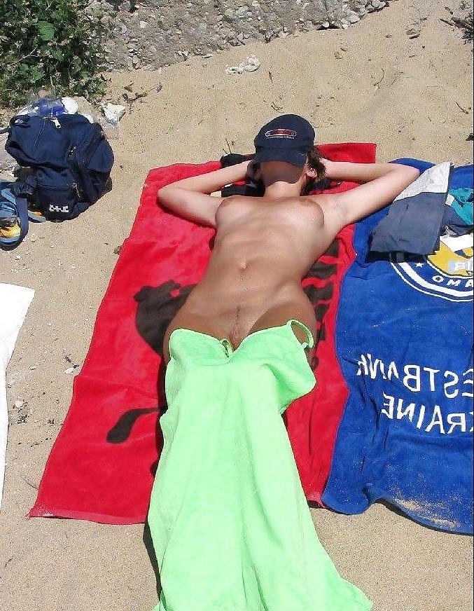 25P Nude Beach Babes
