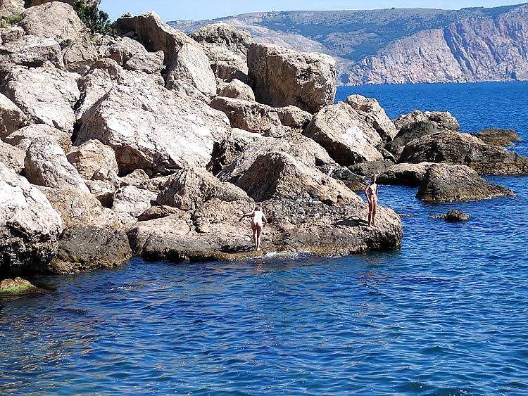 25P Nude Beach Babes
