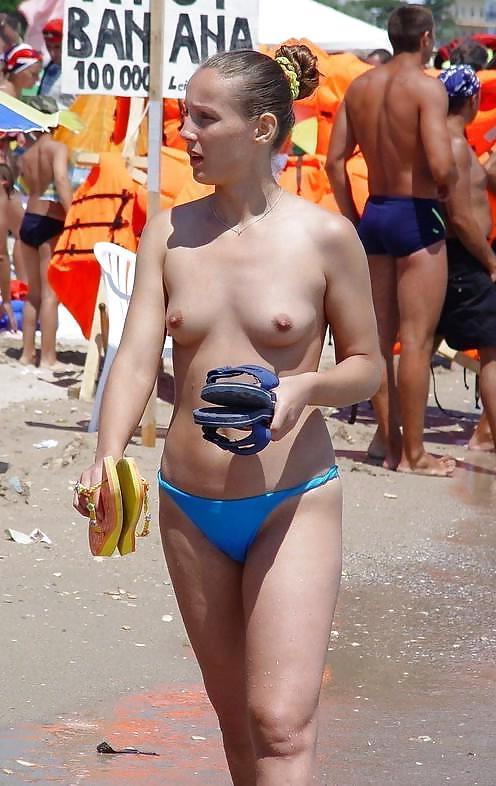 20P Naked beach 169.