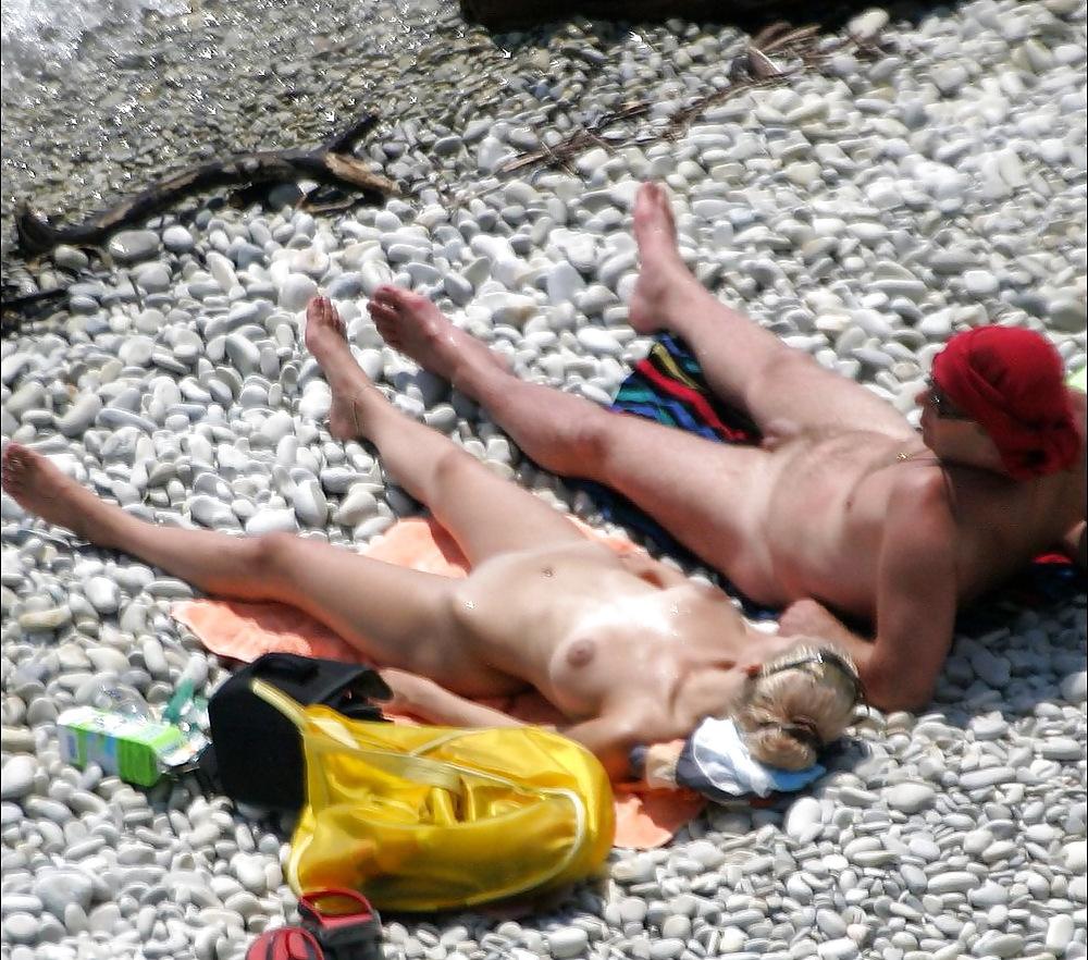 20P Naked beach 172.