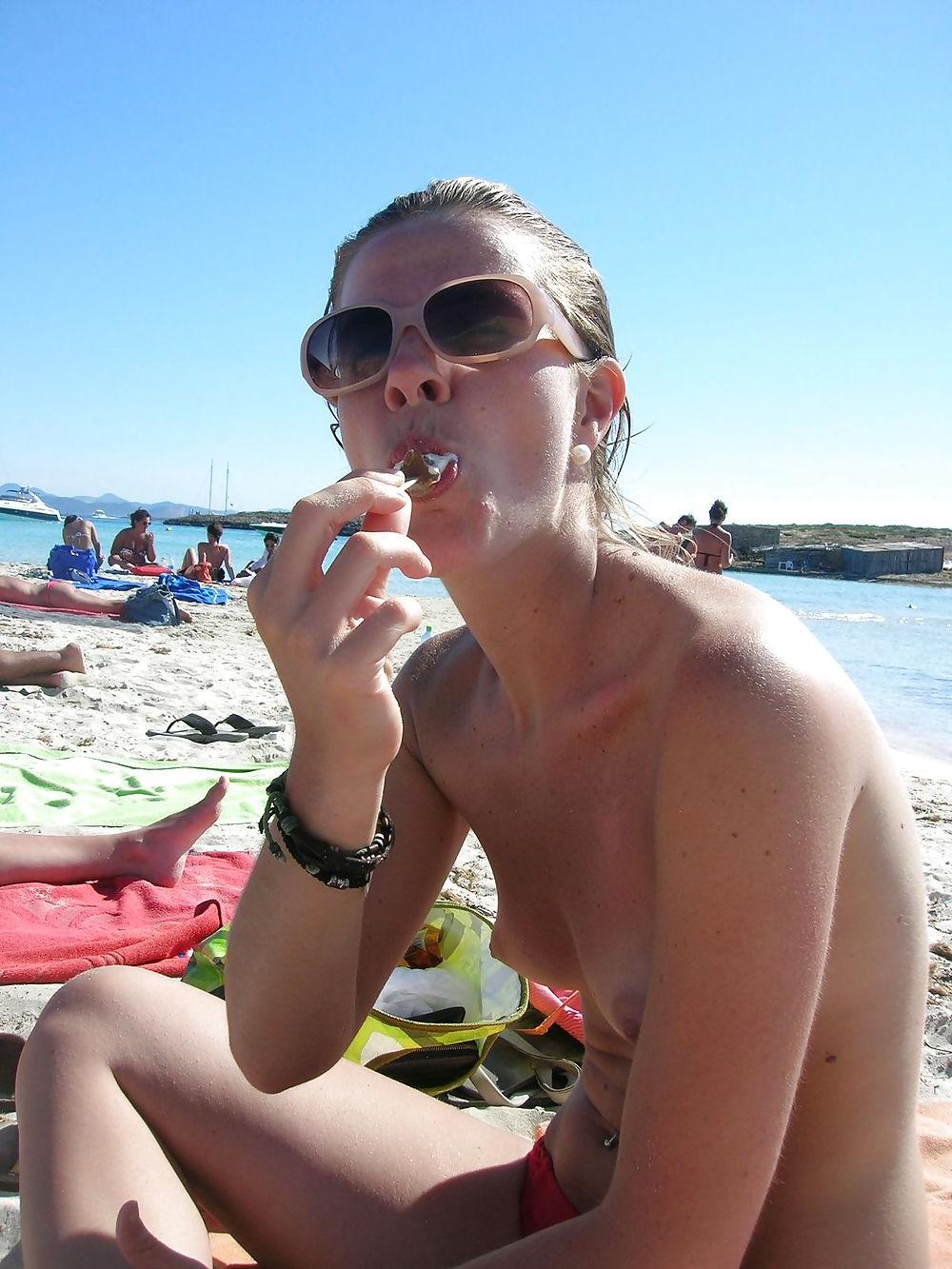 20P Naked beach 172.