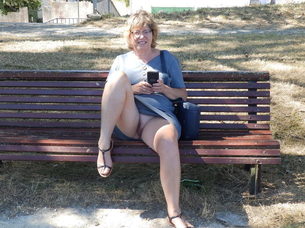 25P hot sexy legs on benches