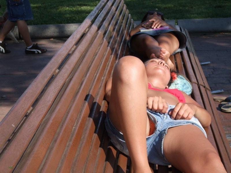 25P hot sexy legs on benches