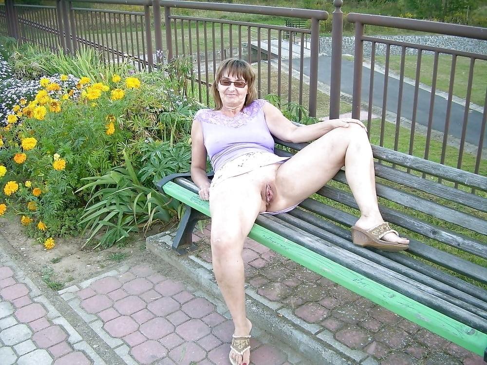 25P hot sexy legs on benches