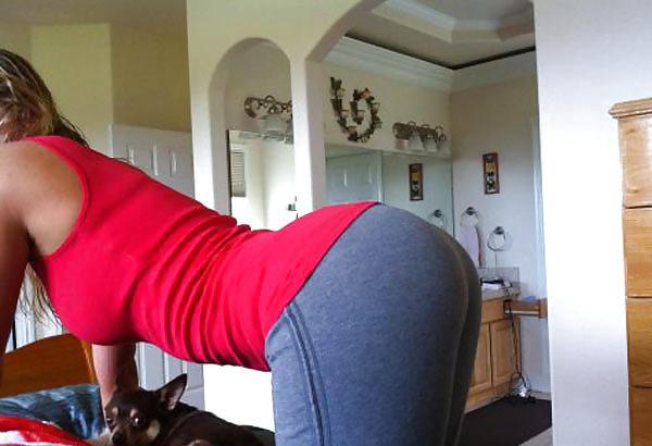 23P Yoga Tight Wearing Girls   