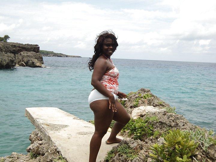 14P Jamaican phat woman
