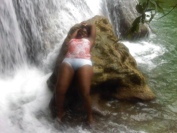 14P Jamaican phat woman