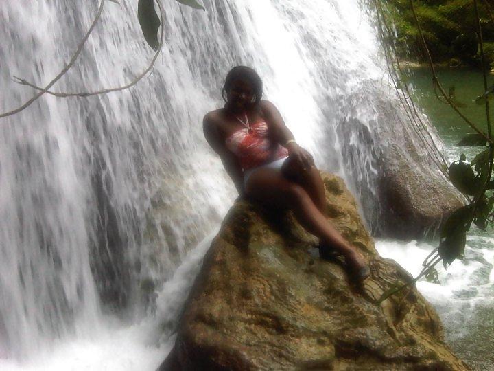 14P Jamaican phat woman