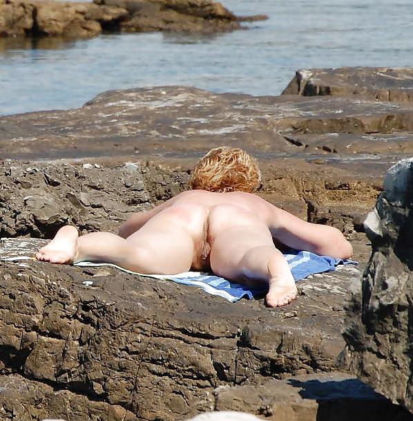 16P Beach Spy Photo's of girls 3