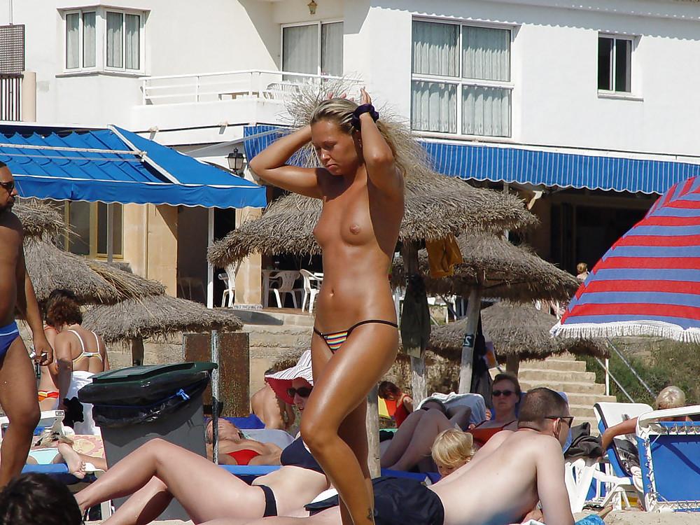 20P Topless beach girls 4.