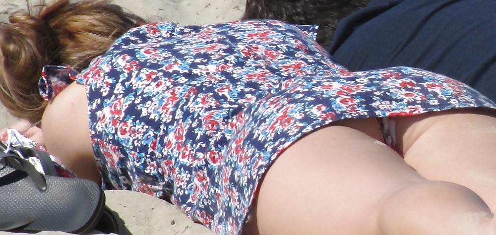 4P Upskirt on the Beach