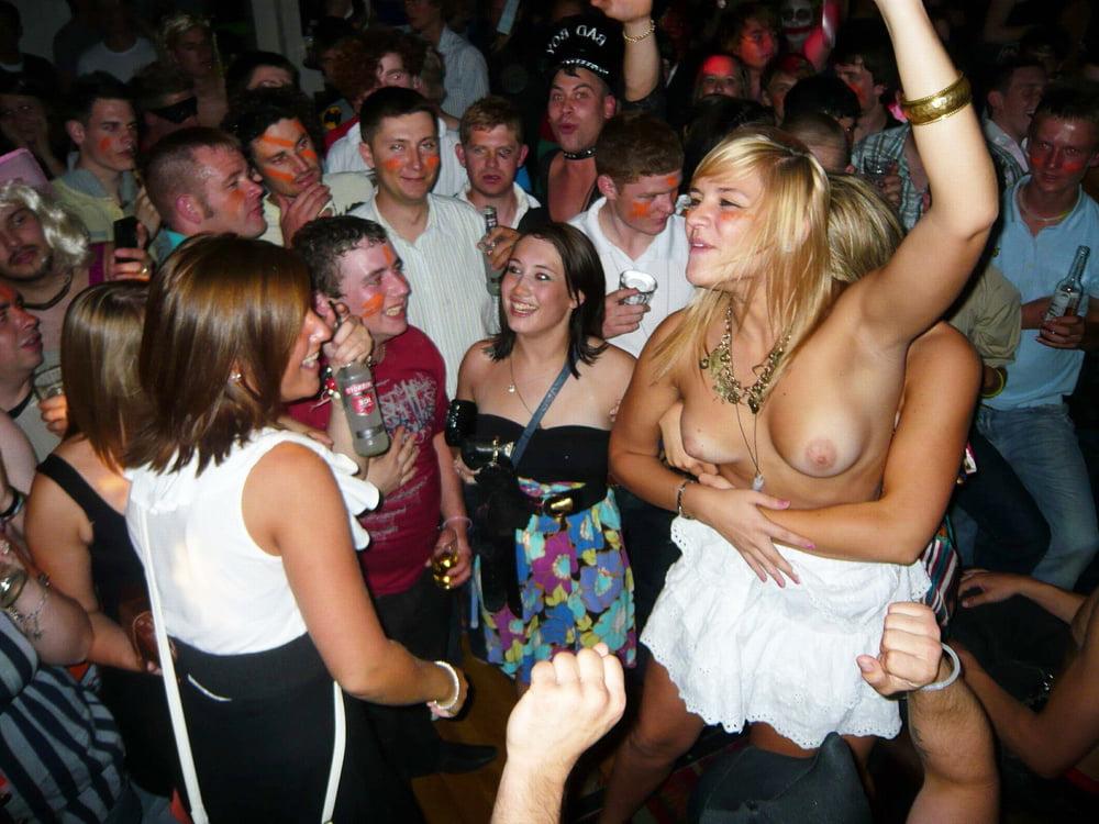 16P Ta pute de femme flashing