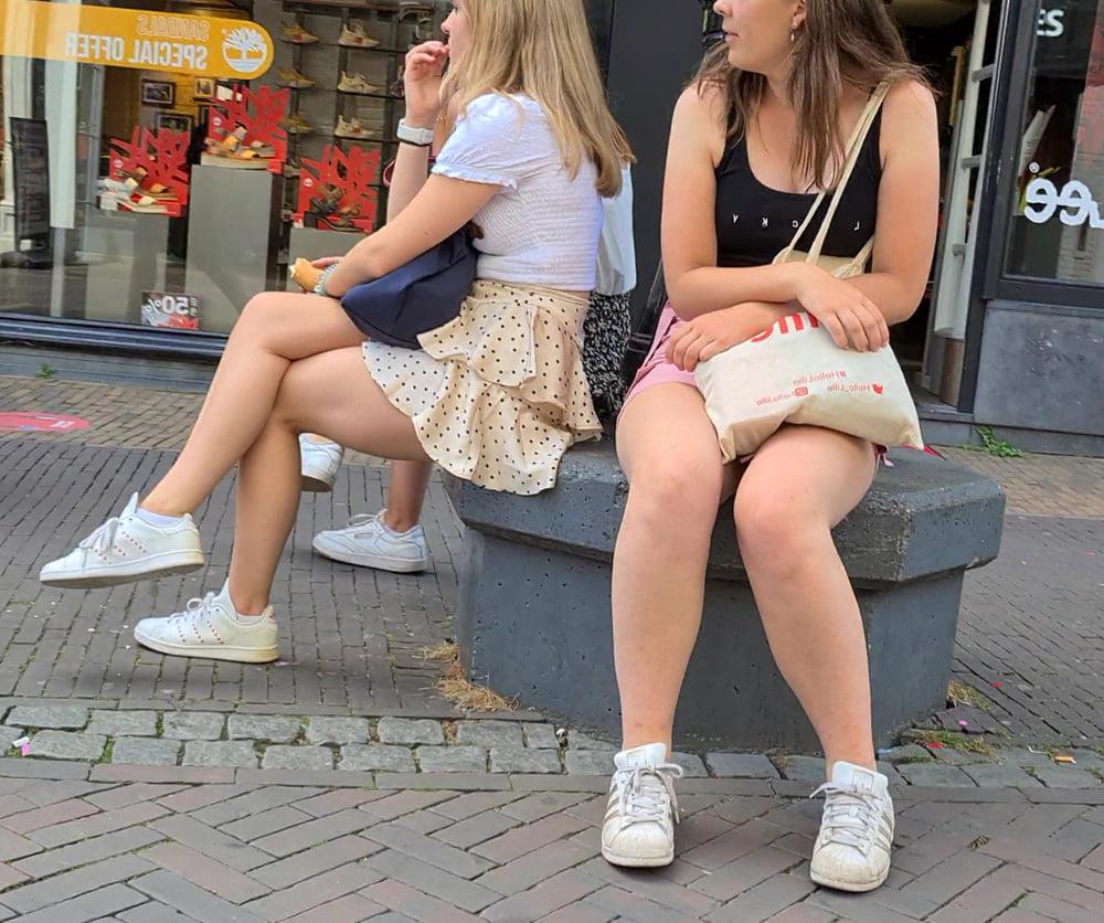 19P Candid sexy teen legs