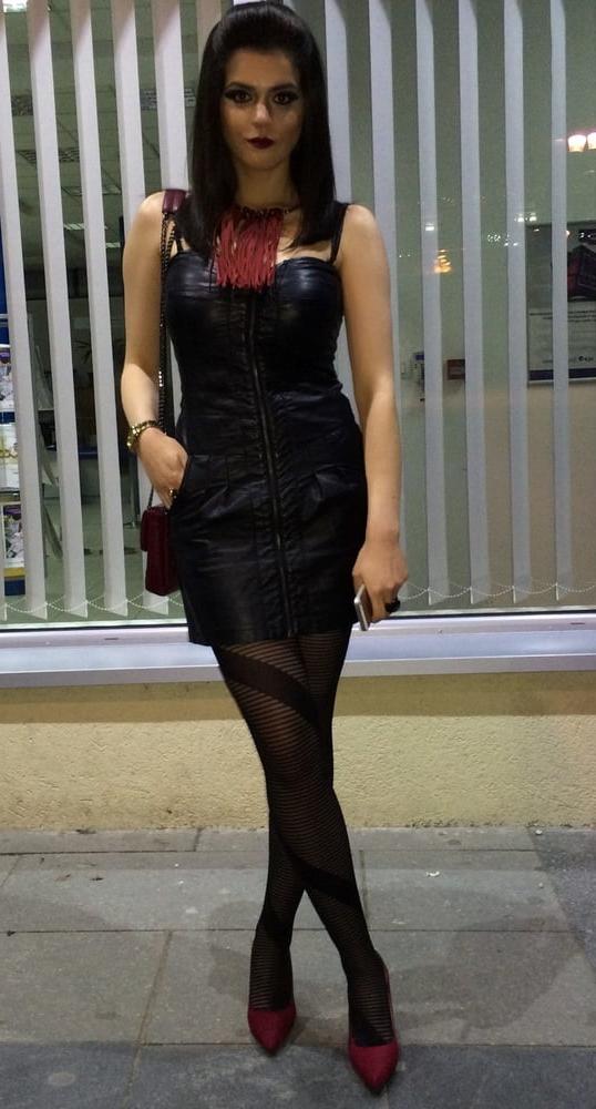 15P Amazing HOT LEGS AND ASS