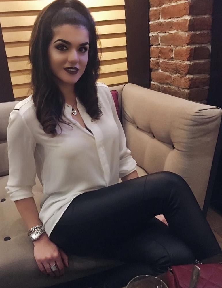 15P Amazing HOT LEGS AND ASS