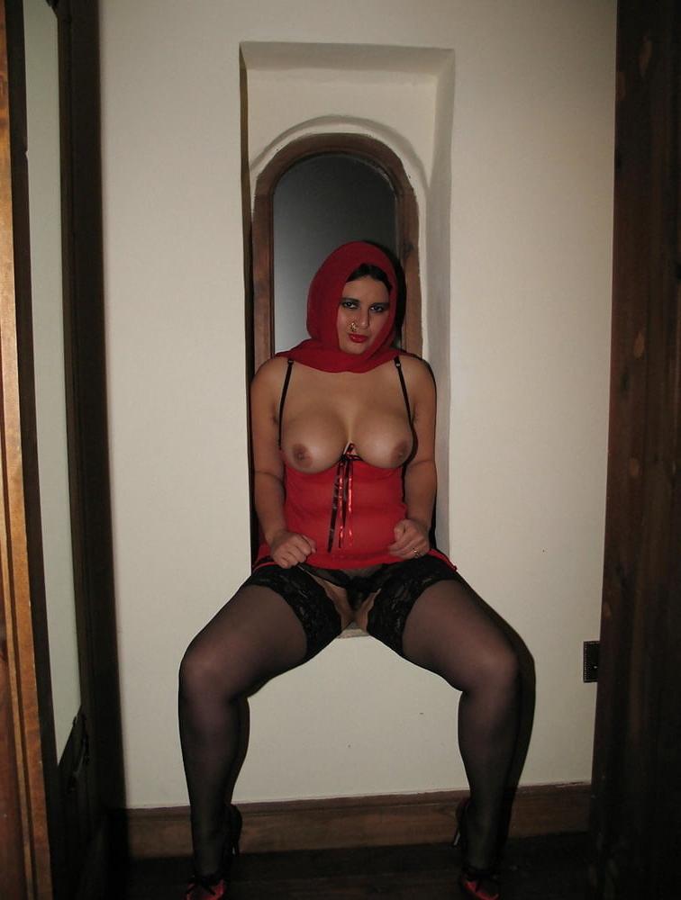 25P Sexy Milf in hijab