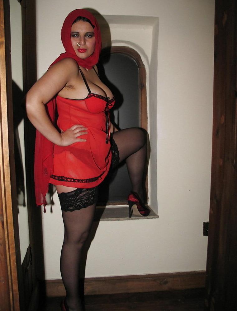 25P Sexy Milf in hijab