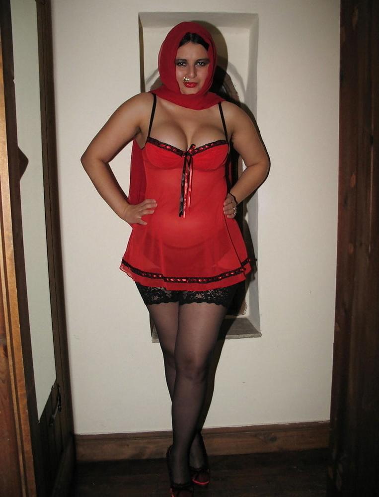 25P Sexy Milf in hijab