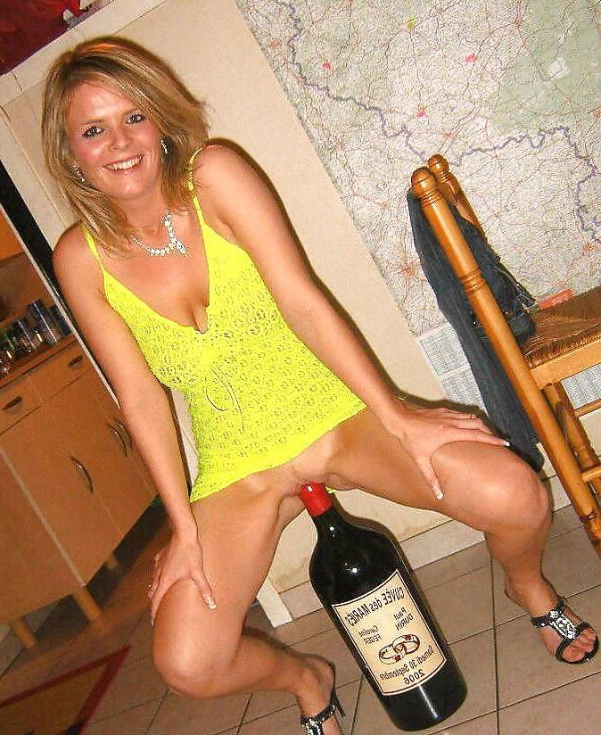 25P Woman girls have fun