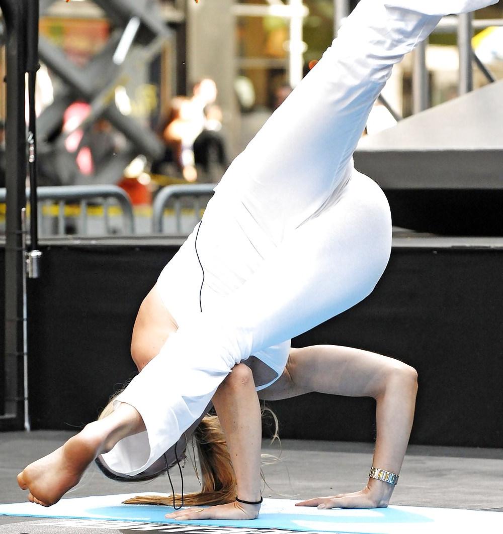 14P White yoga pants