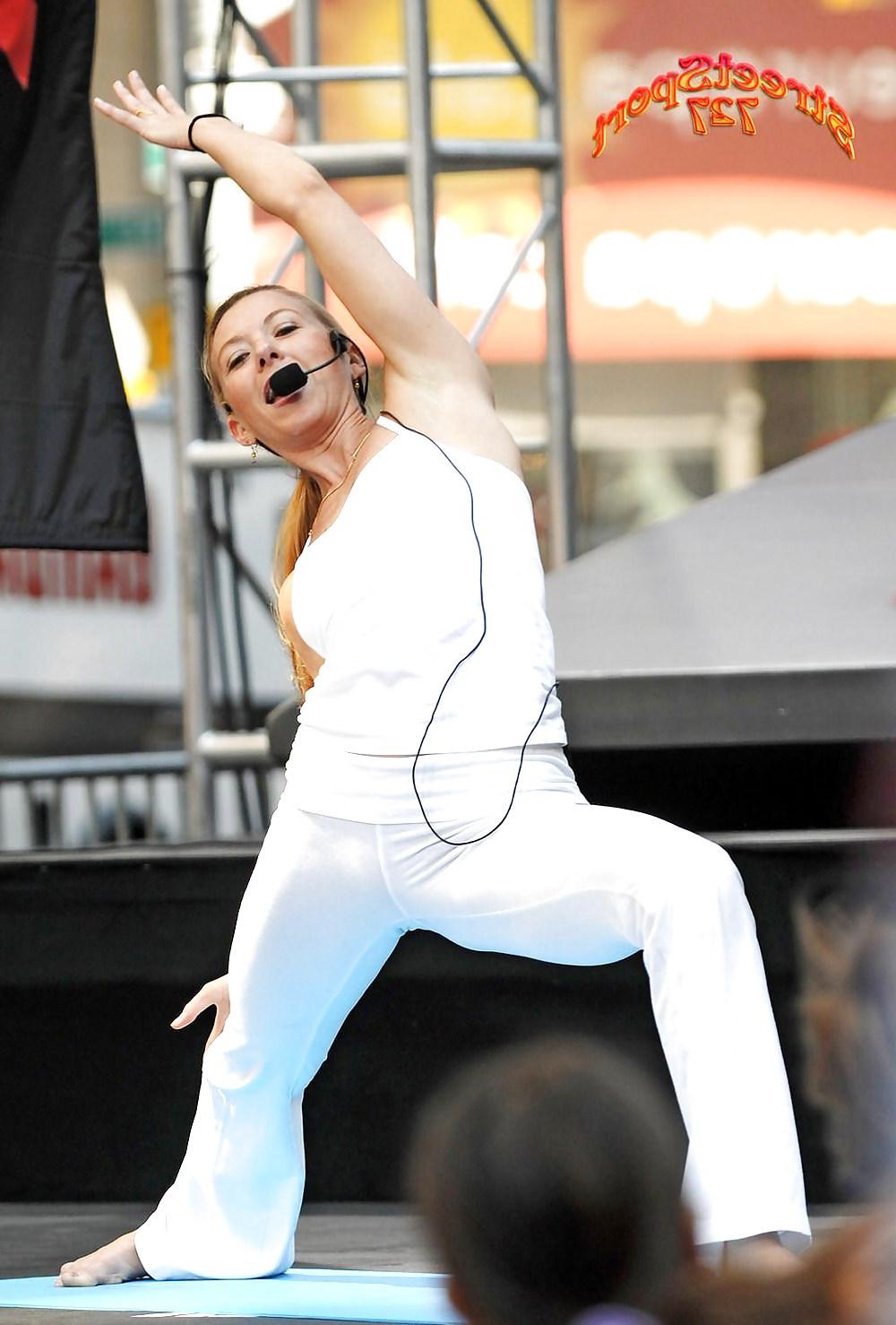14P White yoga pants