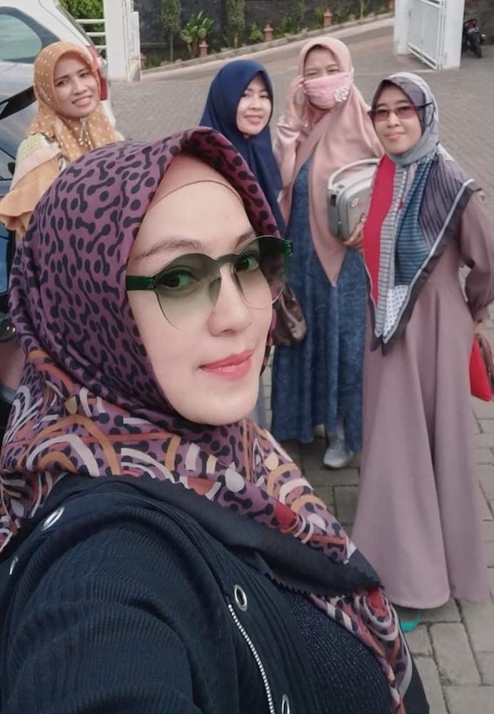 25P Maya Indonesian married Bitch