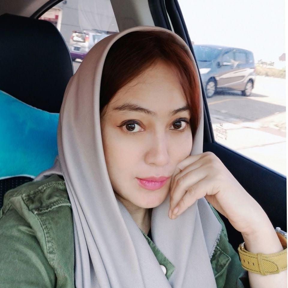 25P Maya Indonesian married Bitch